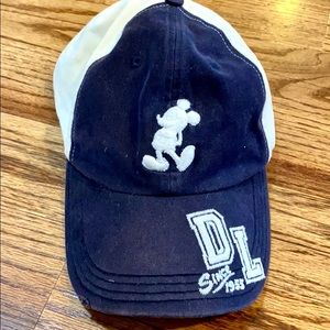 🏰 DISNEYLAND Resort Vintage Embroidered MickeyCap